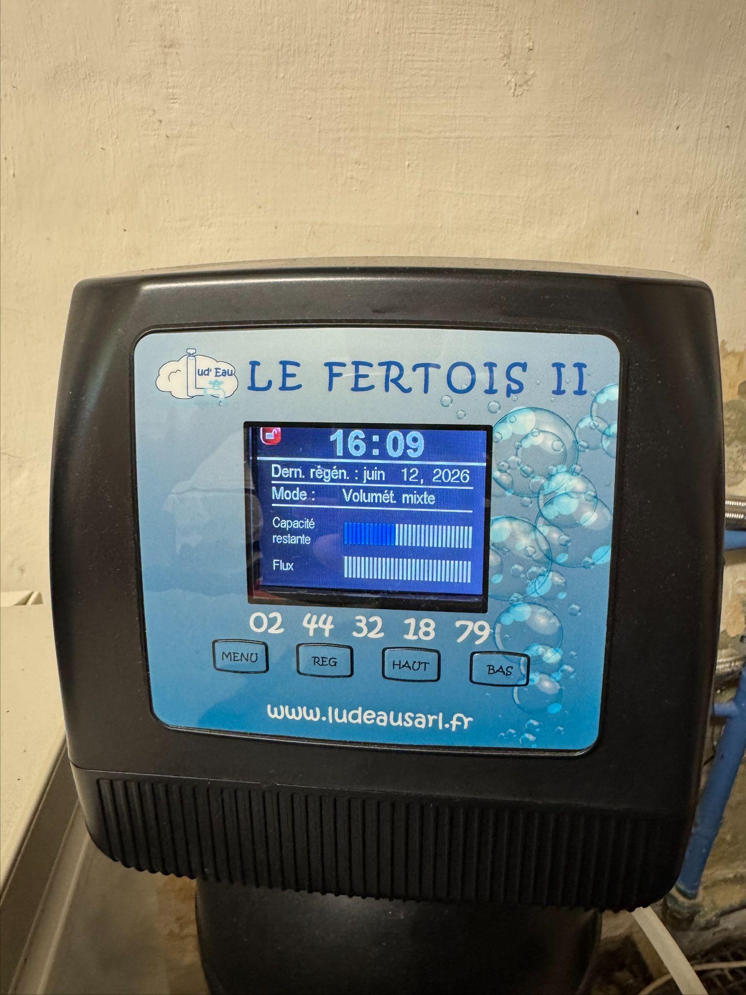 Technicien Lud’eau lors d’une intervention sur un adoucisseur