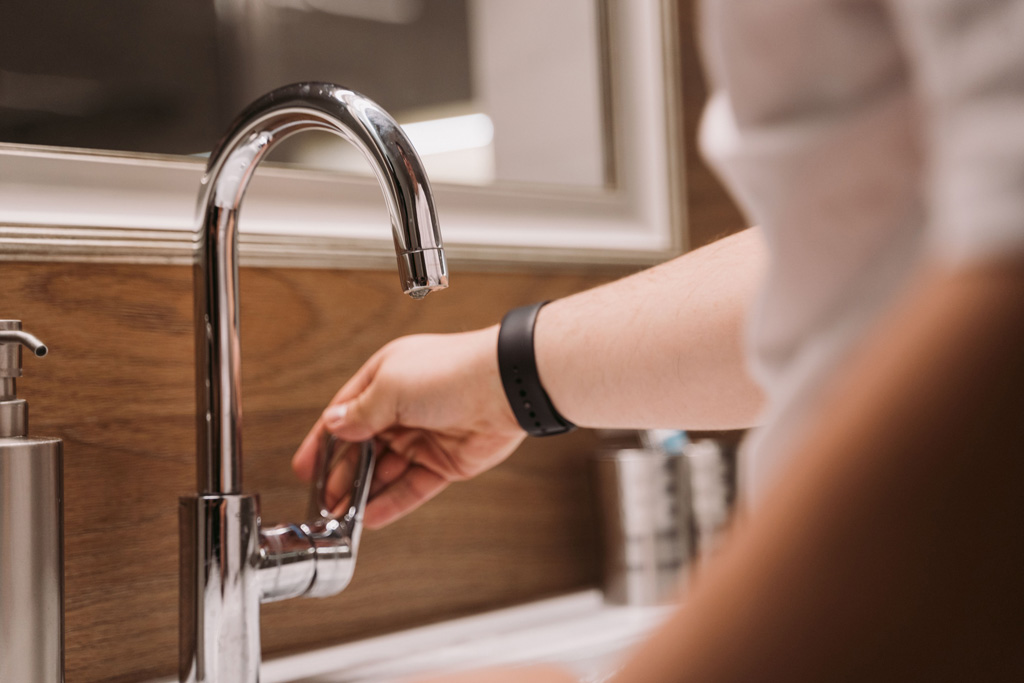 Usage domestique de l’eau avec robinet de maison